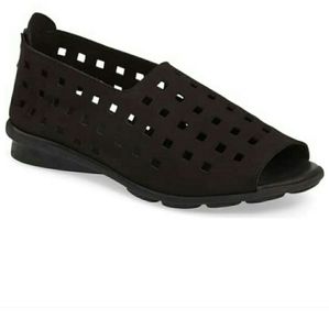 Arche Black Perforated Women's Shoes